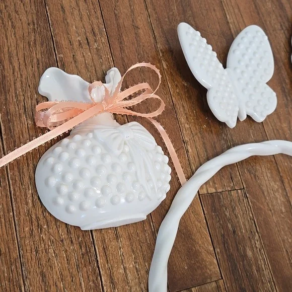 Vintage Wall Decor White Hobnail SET 5 Matching Burwood Baskets Mirror Butterfly - Picture 5 of 17